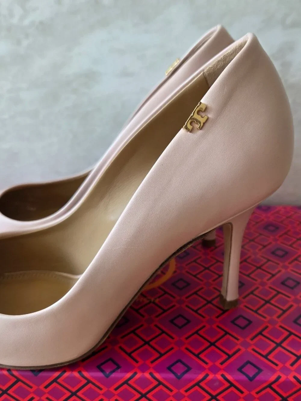 Tory Burch Penelope 85 mm Cap-Toe Pump seashell pink black 6